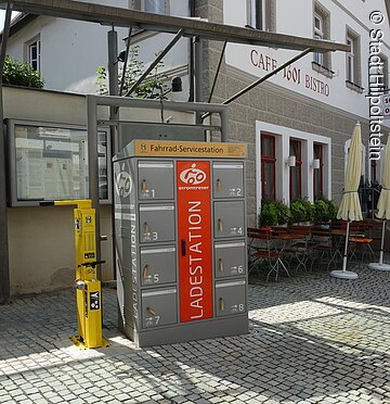 Stromtreter und Fahrradservicestation