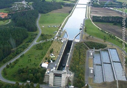 Aussichtsplattform der Schleuse bei Eckersmühlen am Main-Donau-Kanal