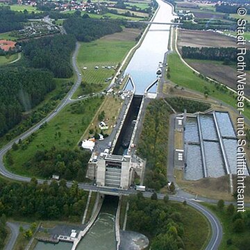 Aussichtsplattform der Schleuse bei Eckersmühlen am Main-Donau-Kanal