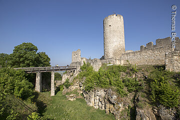 Burgruine Wolfstein mit Burggraben