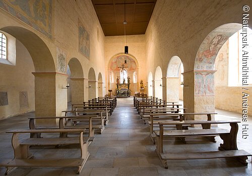 Die Martinskirche ist die größte romanische Basilika im Bistum Eichstätt dar. Die ältesten Gebäudeteile, die fünf unteren Turmgeschosse, stammen aus dem späten 11. Jahrhundert.