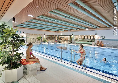 Schwimmerbecken im Hallenbad Gunzenhausen