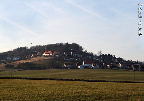 Blick auf die Häuser des Ortes Heideck.