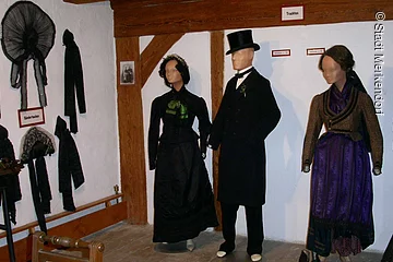Alte Trachten lassen sich im Heimatmuseum Merkendorf bestaunen.