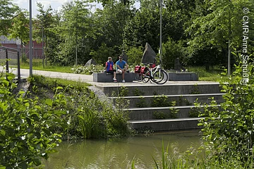 Pause am König-Ludwig-Main-Kanal in der Neumarkter Innenstadt