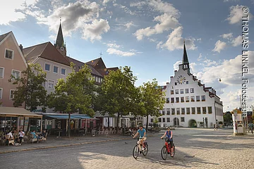 Deutschland, Bayern, Oberpfalz, Neumarkt, Altstadt, Oberer Markt m. Rathaus, Fahrradtour , fahrradfahren,engl. Germany, Bavaria, Upper Palatinate, Neumarkt, old city, Oberer Markt with mayor hall, bike tour, biking