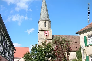 Ansicht auf die Evangelische Pfarrkirche in  Kalbensteinberg.