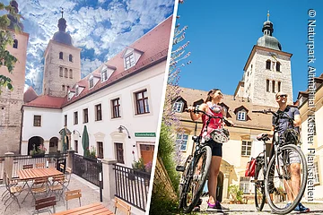 Links Innenhof mit Tischen, Stühlen und altem Gebäude mit Turm, rechts zwei Radfahrer vor historischem Gebäude mit Turm
