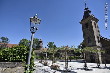 Dreieinigkeitskirche mit Martin-Luther-Platz Lichtenau