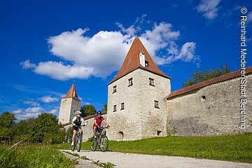 Radler Berchinger Stadtmauer©Reinhard Mederer