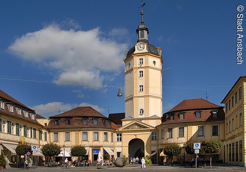 Stadtansichten Ansbach_Herrieder Tor mit Brunnen