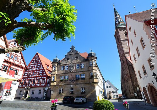 Hohes Haus, Vogtei und Deutschordensschloss, Kirche und Museum Wolfram von Eschenbach