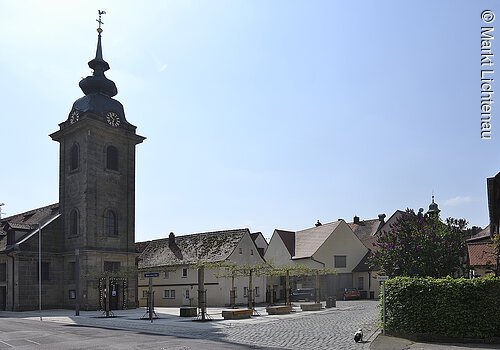 Dreieinigkeitskirche mit Martin-Luther-Platz Lichtenau